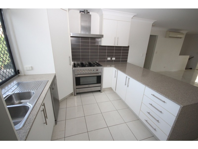 10 Kinglake Avenue, Springfield Lakes QLD 4300