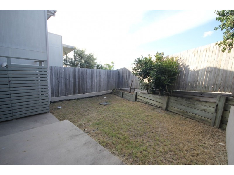 10 Kinglake Avenue, Springfield Lakes QLD 4300
