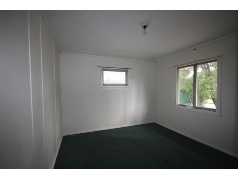 8 Linda Street, Goodna QLD 4300
