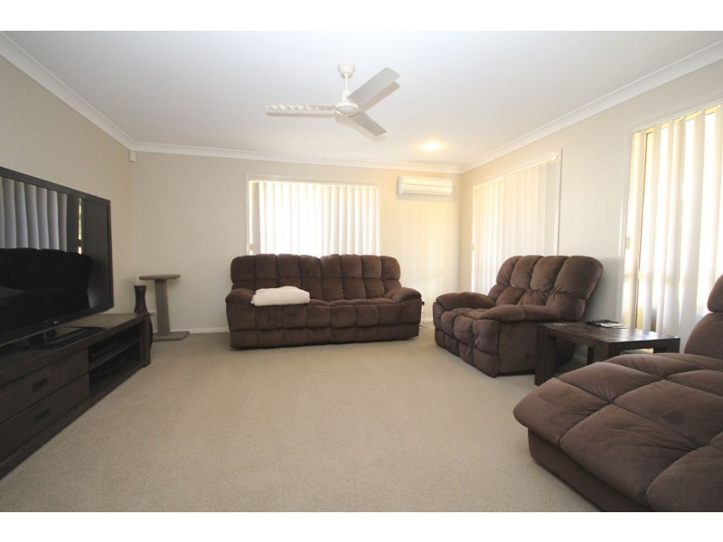 6 Dew Close, Springfield Lakes QLD 4300