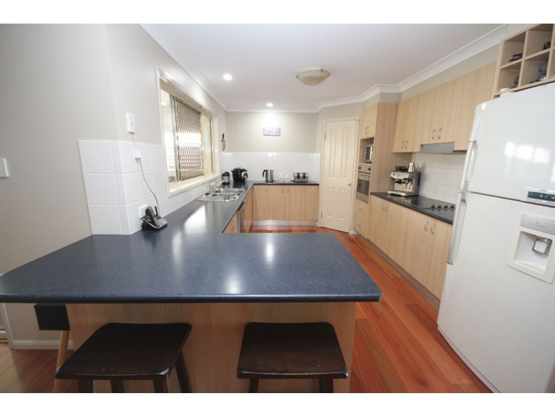 6 Dew Close, Springfield Lakes QLD 4300