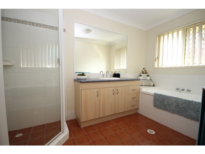 6 Dew Close, Springfield Lakes QLD 4300