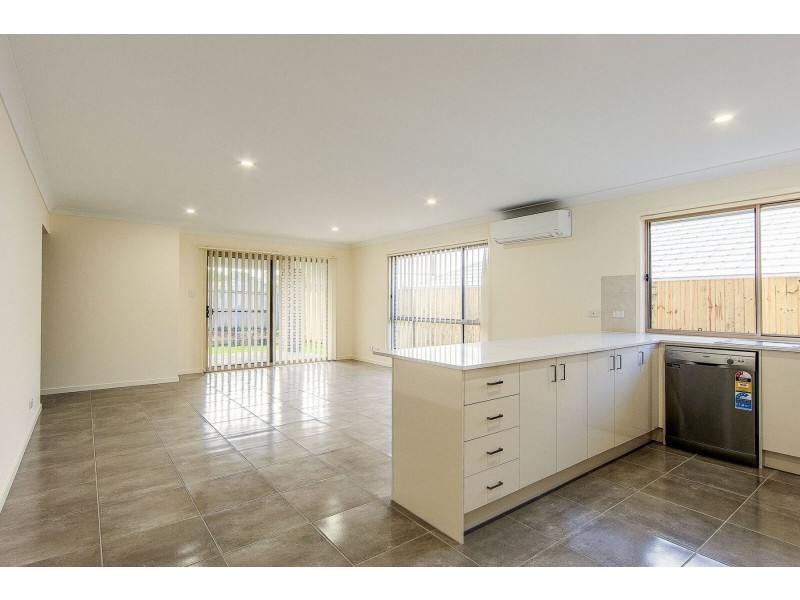19 Wright Crescent, Flinders View QLD 4305
