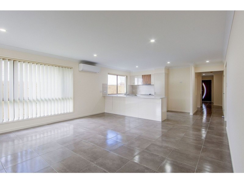 19 Wright Crescent, Flinders View QLD 4305