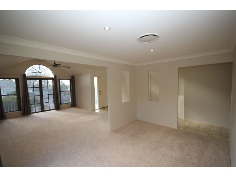 4 Dew Close, Springfield Lakes QLD 4300