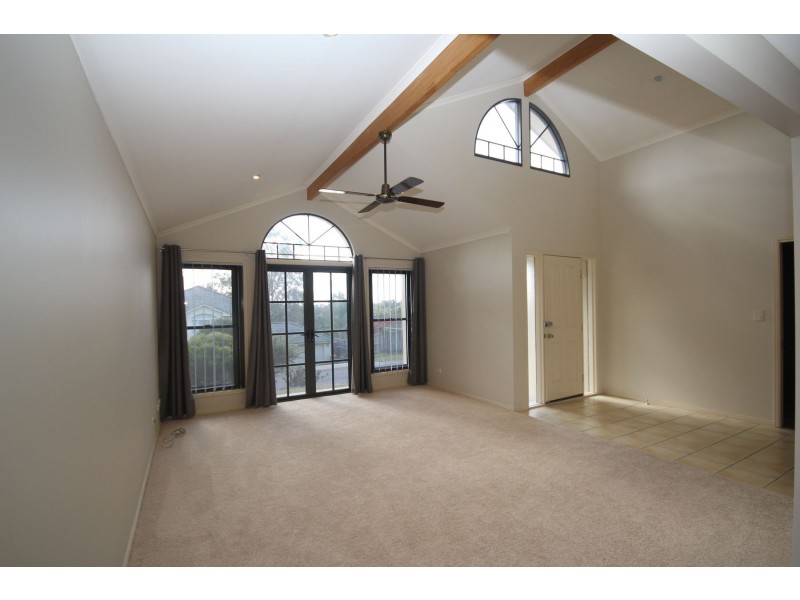 4 Dew Close, Springfield Lakes QLD 4300