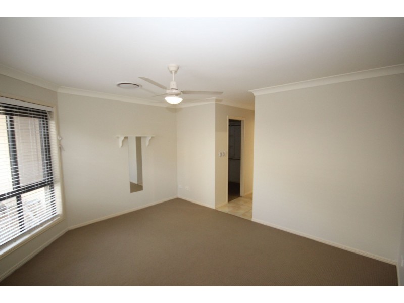 4 Dew Close, Springfield Lakes QLD 4300