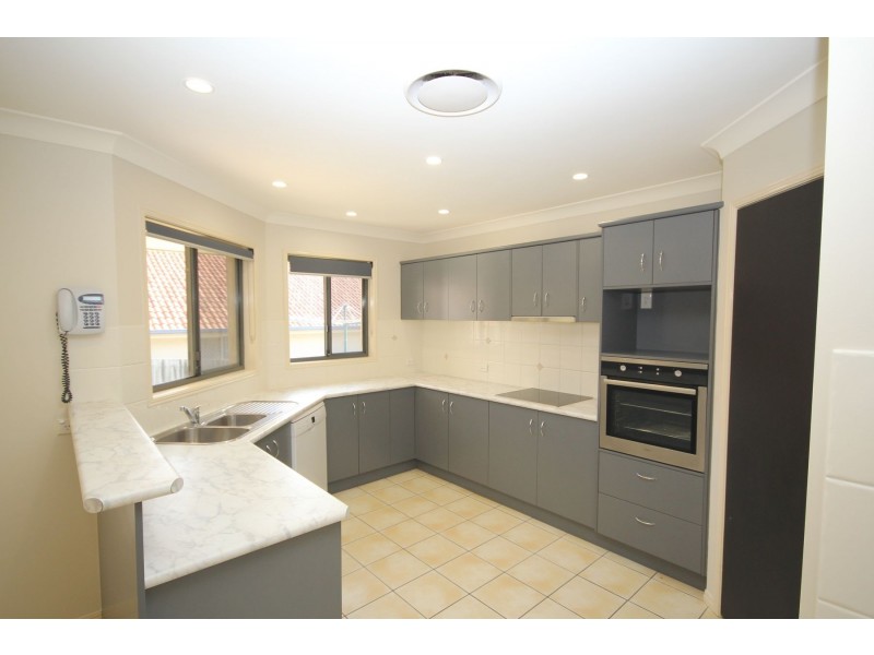 4 Dew Close, Springfield Lakes QLD 4300