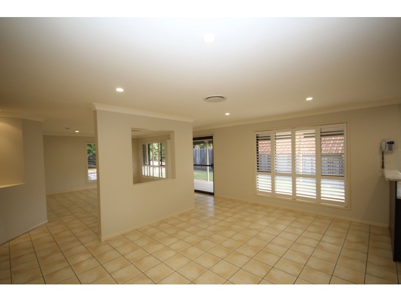 4 Dew Close, Springfield Lakes QLD 4300