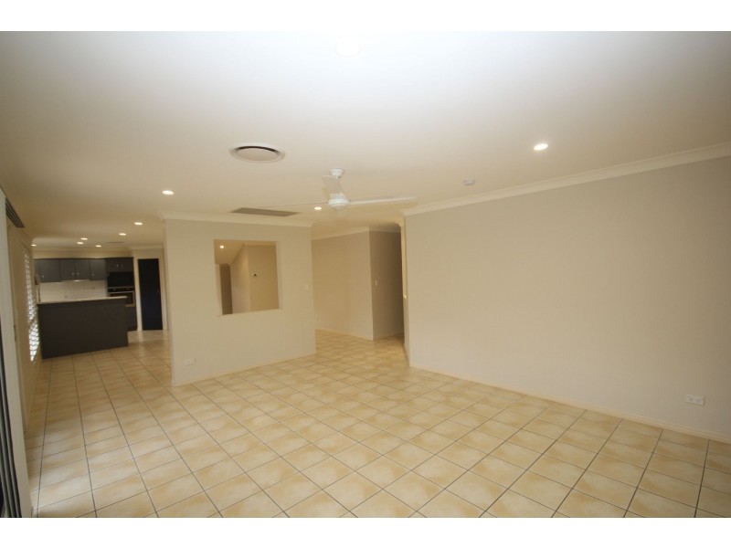 4 Dew Close, Springfield Lakes QLD 4300