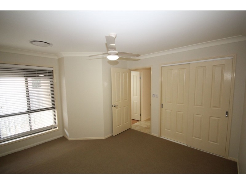 4 Dew Close, Springfield Lakes QLD 4300