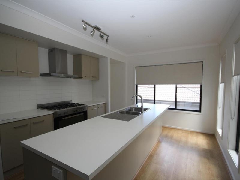 9 Alton Towers Street, Springfield Lakes QLD 4300