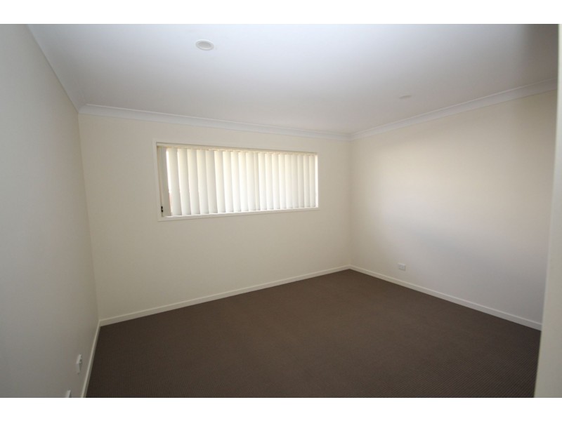 19 Wright Crescent, Flinders View QLD 4305