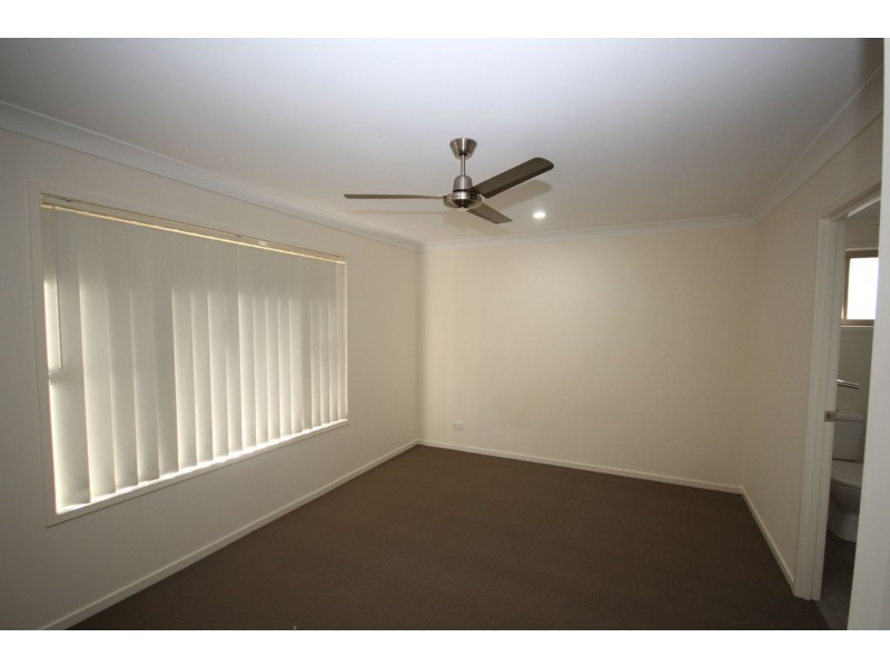 19 Wright Crescent, Flinders View QLD 4305