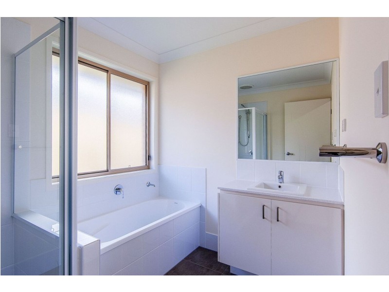 19 Wright Crescent, Flinders View QLD 4305