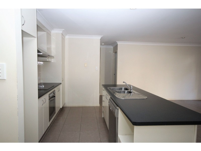 35 Lakes Entrance Drive, Springfield Lakes QLD 4300