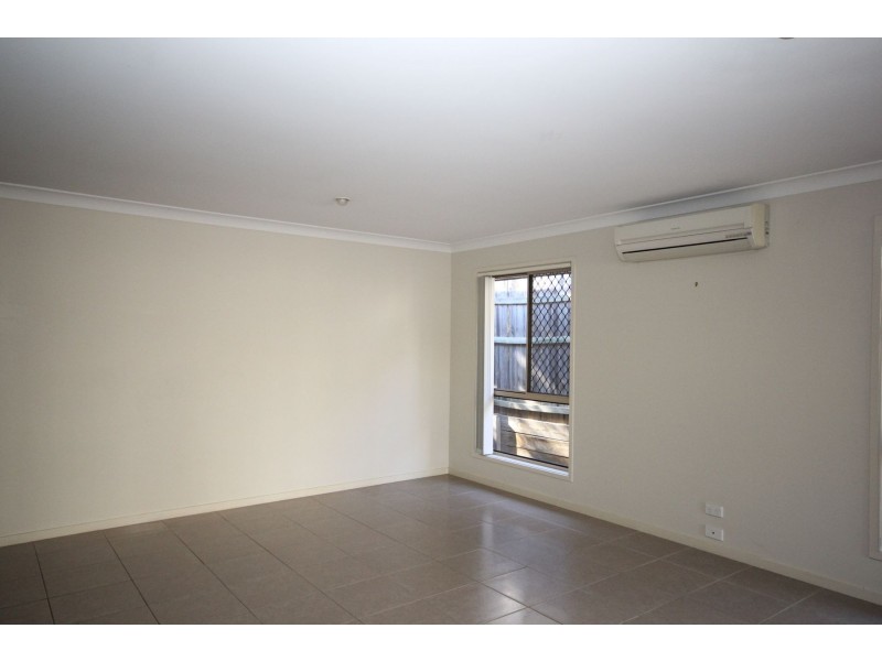 35 Lakes Entrance Drive, Springfield Lakes QLD 4300