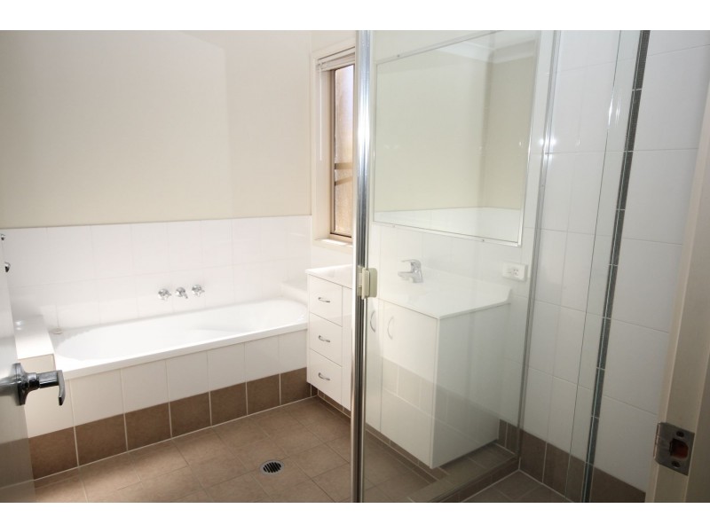 35 Lakes Entrance Drive, Springfield Lakes QLD 4300