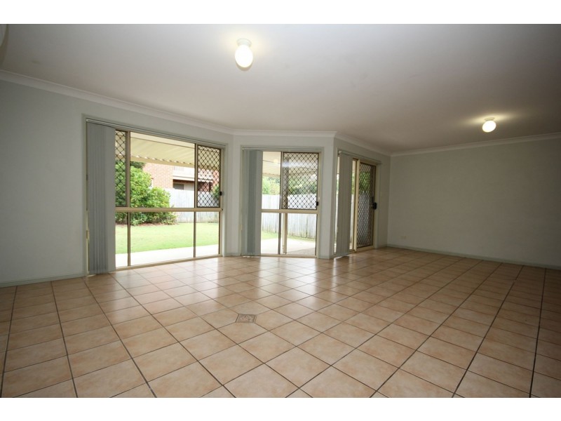 7 Merganser Place, Forest Lake QLD 4078