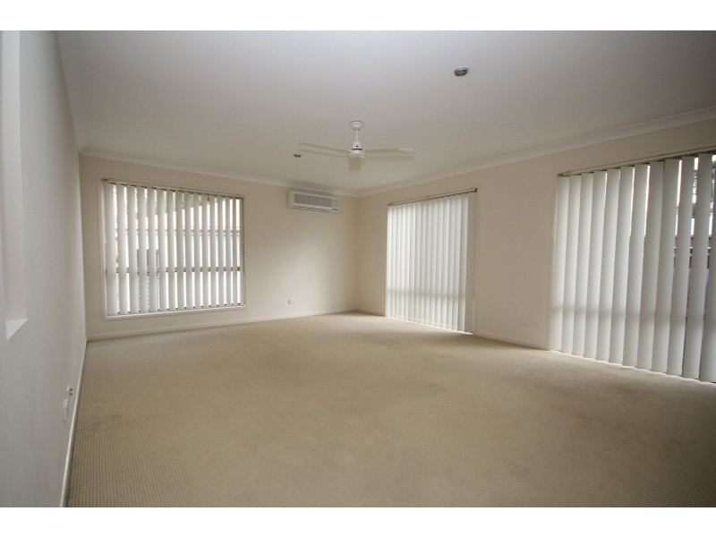 1/7 Grenadier Circle, Ebbw Vale QLD 4304