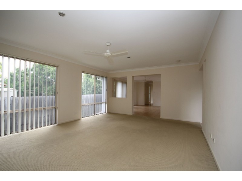 1/7 Grenadier Circle, Ebbw Vale QLD 4304