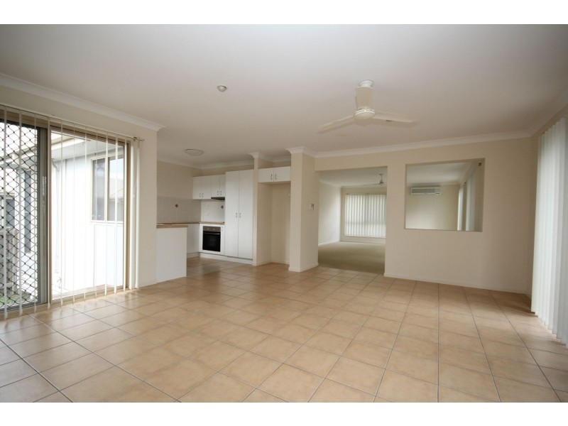 1/7 Grenadier Circle, Ebbw Vale QLD 4304