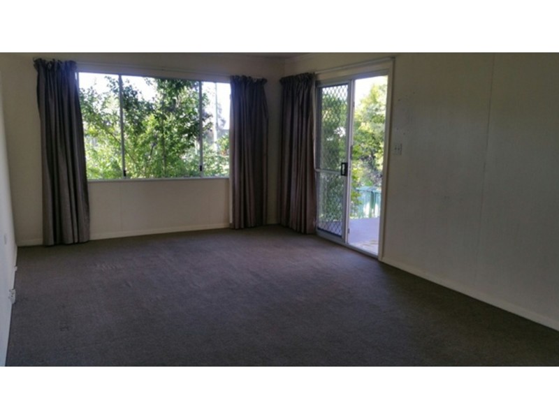 33 Edwards Street, Eastern Heights QLD 4305