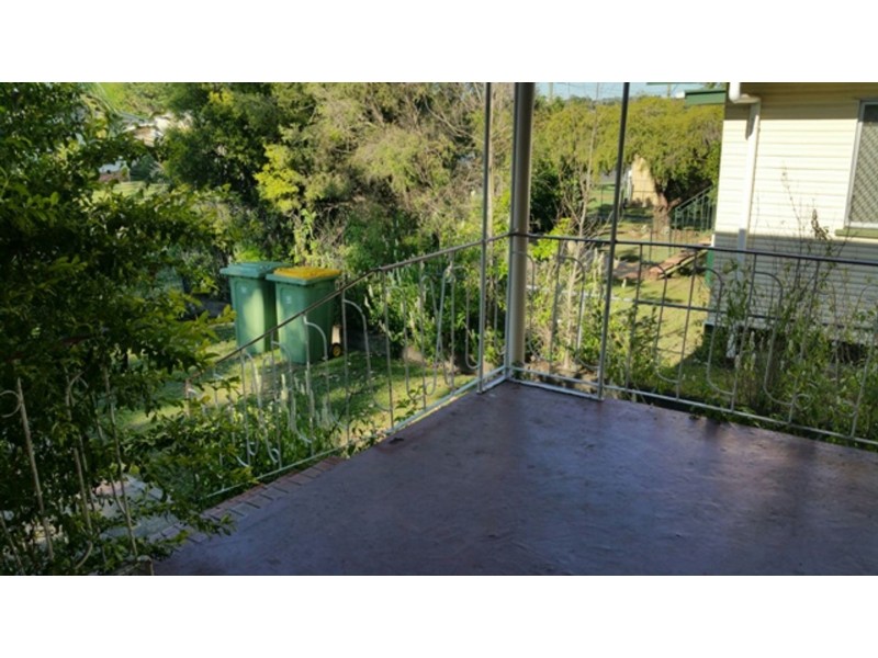 33 Edwards Street, Eastern Heights QLD 4305