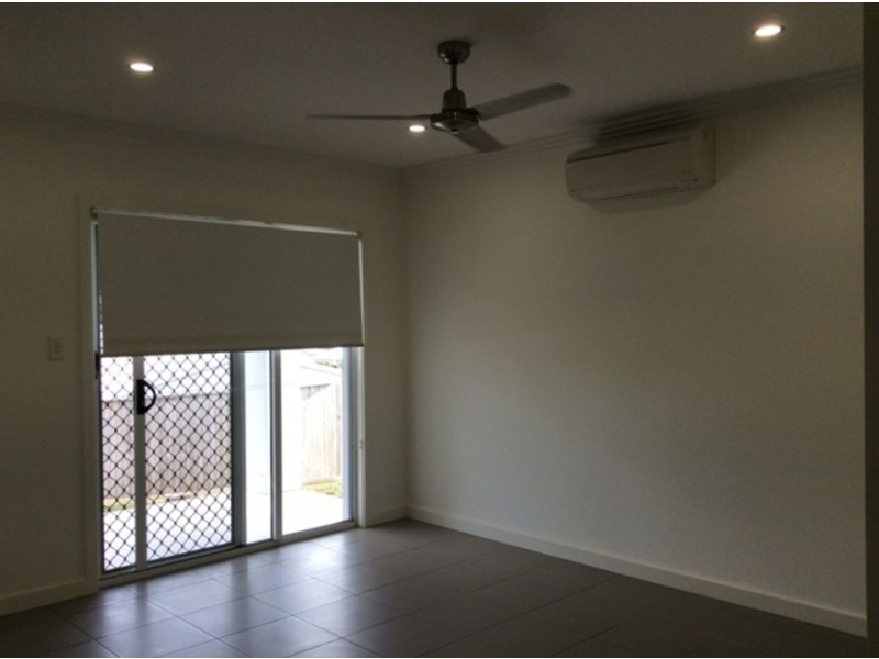 2/8 Chandon Court, Hillcrest QLD 4118