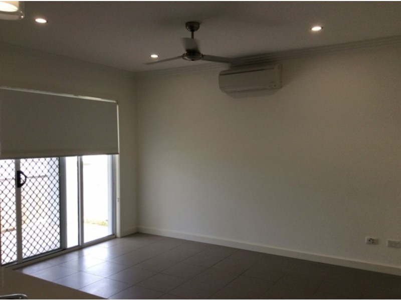 2/8 Chandon Court, Hillcrest QLD 4118