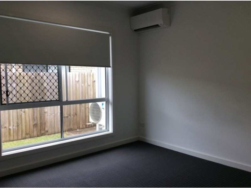 2/8 Chandon Court, Hillcrest QLD 4118