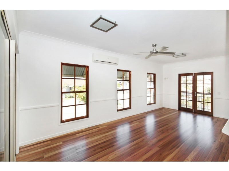 18 Ovals Terrace, Springfield Lakes QLD 4300