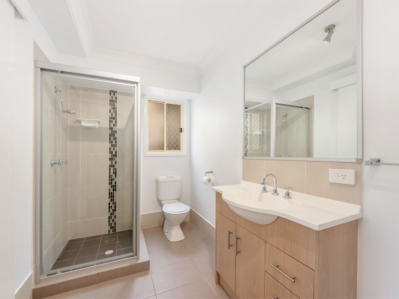 18 Ovals Terrace, Springfield Lakes QLD 4300