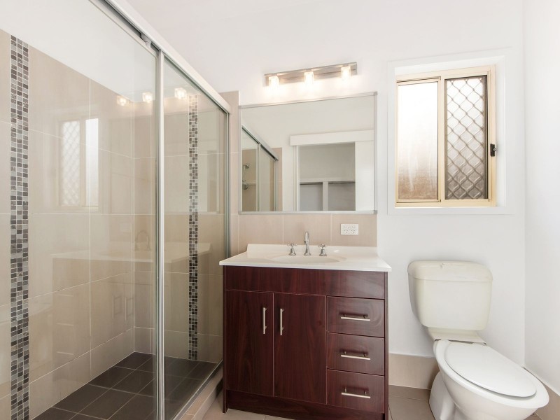 18 Ovals Terrace, Springfield Lakes QLD 4300