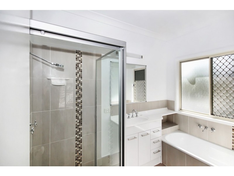 18 Ovals Terrace, Springfield Lakes QLD 4300