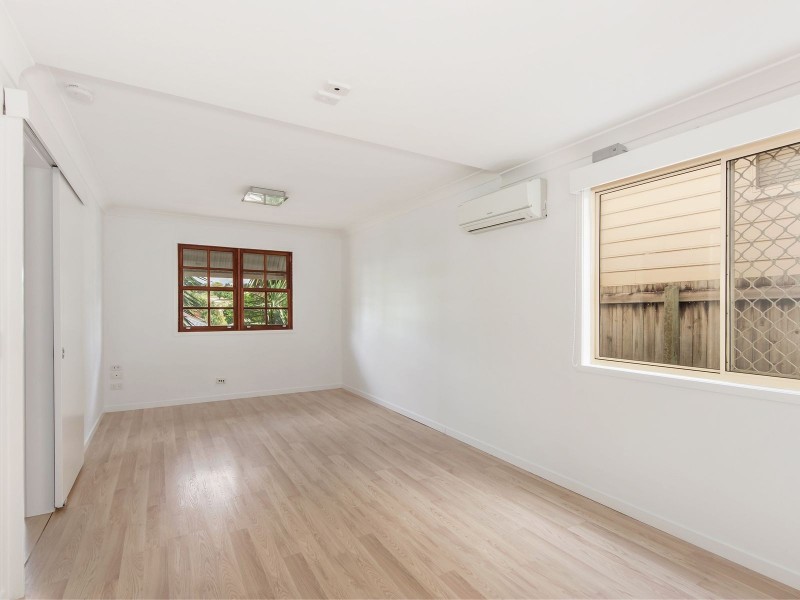 18 Ovals Terrace, Springfield Lakes QLD 4300