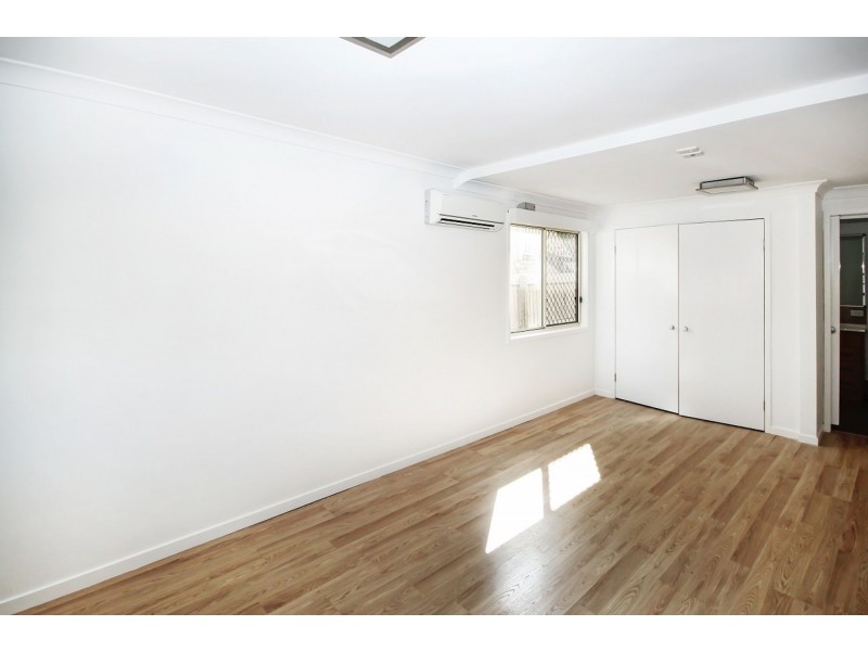 18 Ovals Terrace, Springfield Lakes QLD 4300