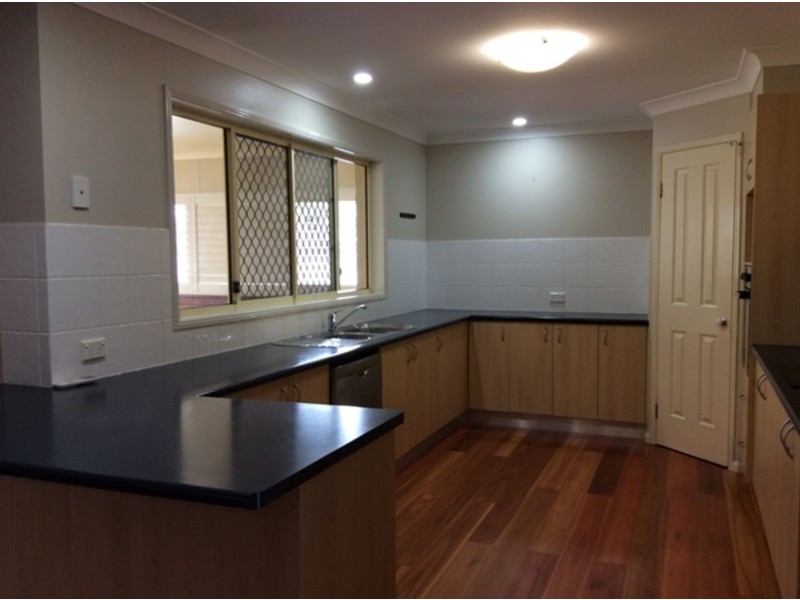 6 Dew Close, Springfield Lakes QLD 4300