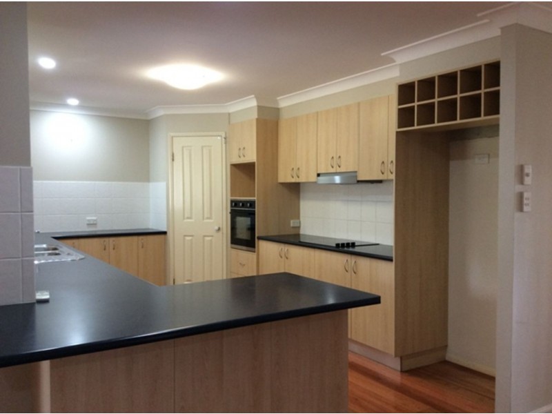 6 Dew Close, Springfield Lakes QLD 4300