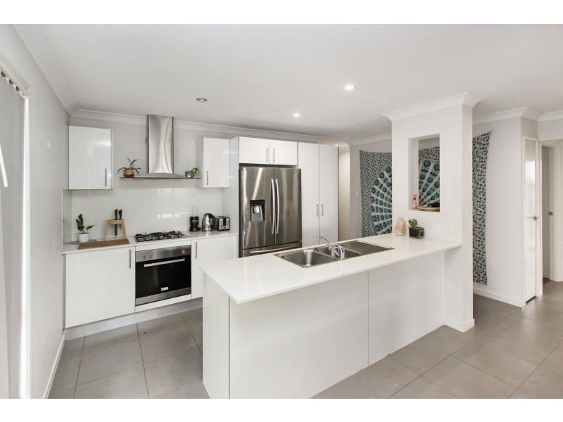 80 Columbia Drive, Bellbird Park QLD 4300