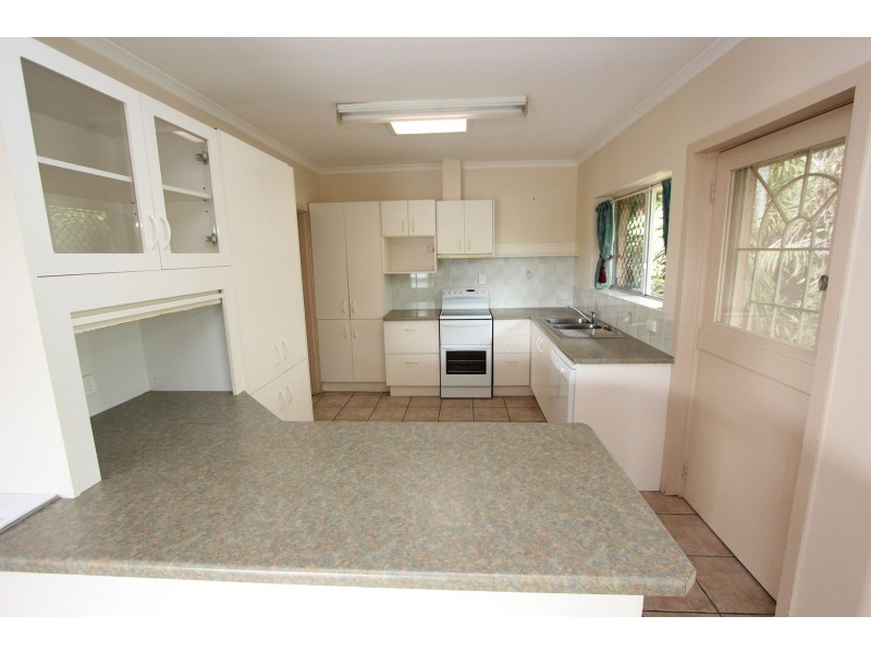 218 Englefield Road, Oxley QLD 4075