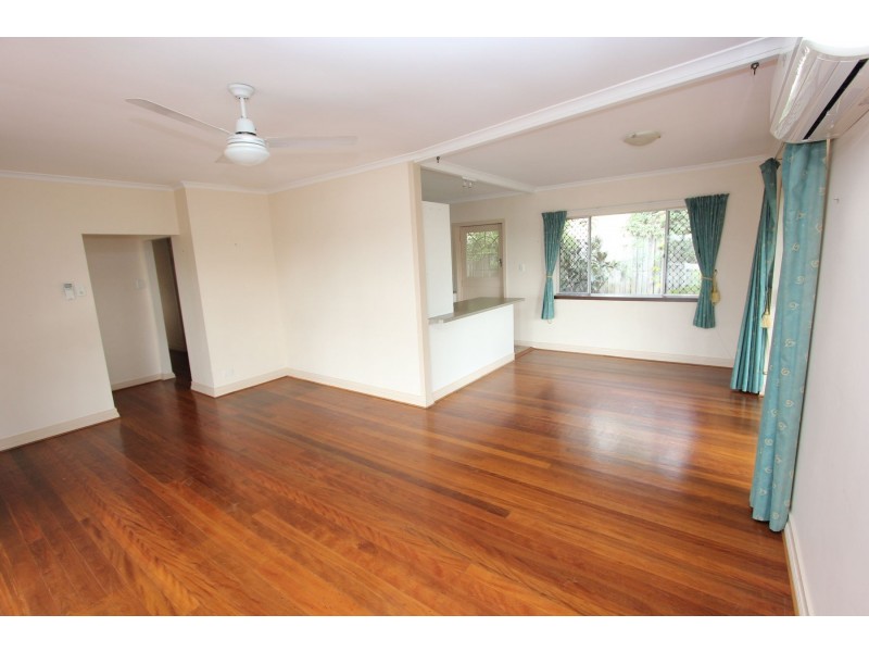 218 Englefield Road, Oxley QLD 4075