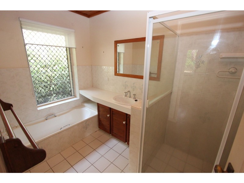 218 Englefield Road, Oxley QLD 4075