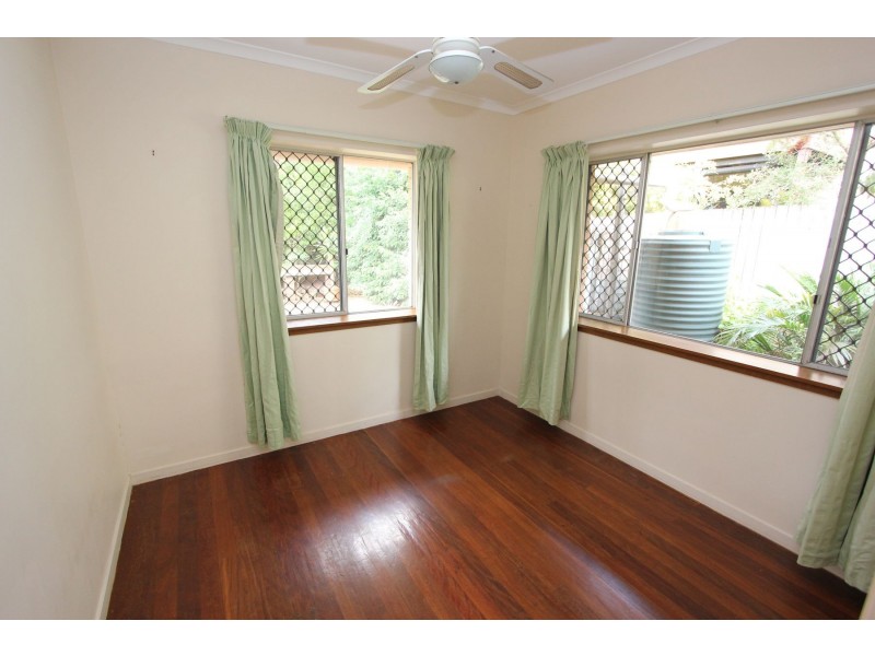 218 Englefield Road, Oxley QLD 4075