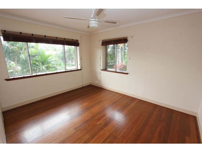 218 Englefield Road, Oxley QLD 4075