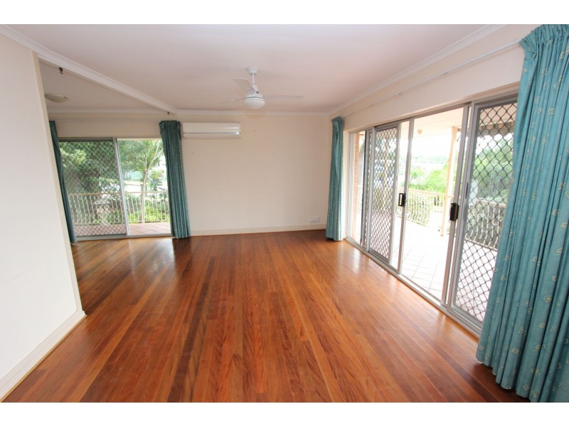 218 Englefield Road, Oxley QLD 4075