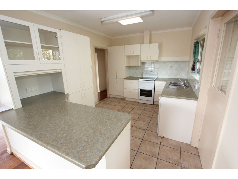 218 Englefield Road, Oxley QLD 4075