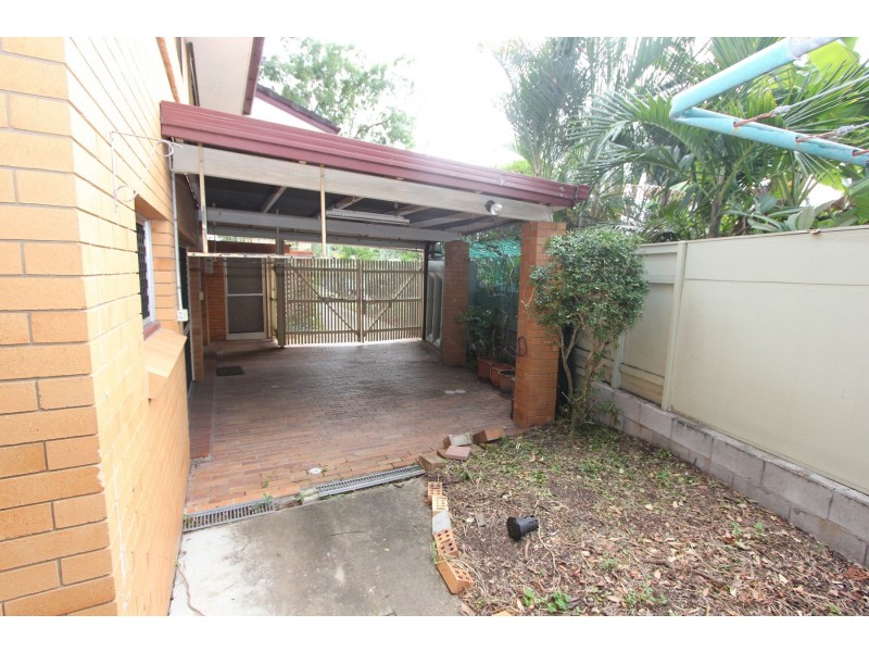 218 Englefield Road, Oxley QLD 4075