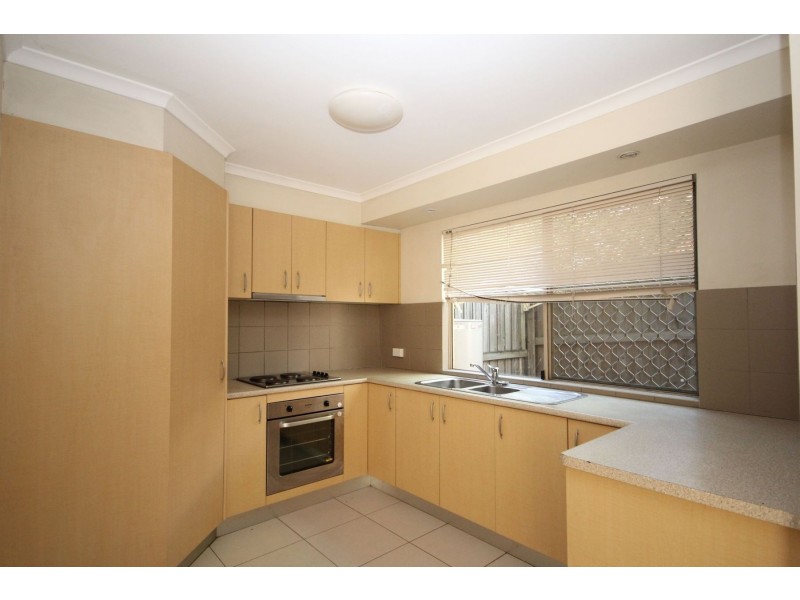 2/25 Law Street, Redbank QLD 4301