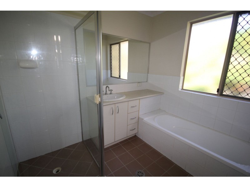 2/25 Law Street, Redbank QLD 4301